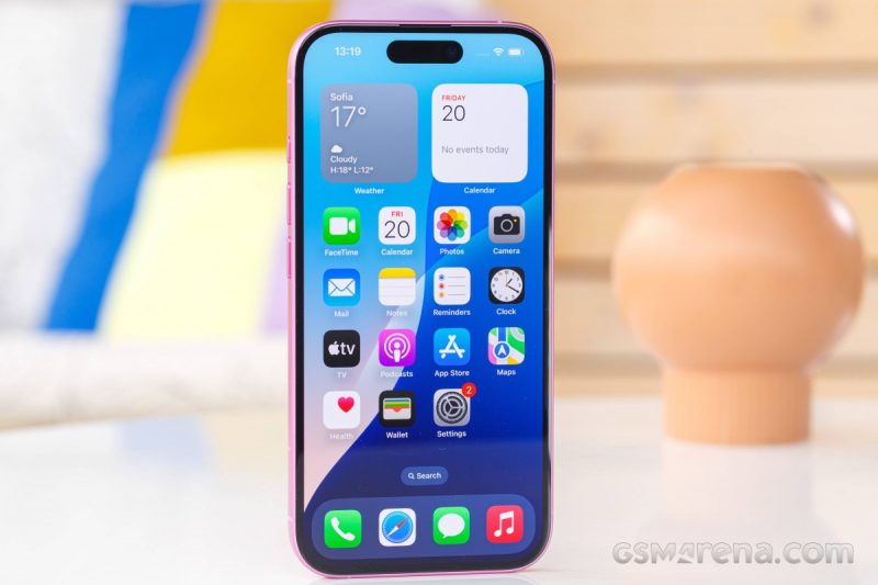 نمایشگر OLED گوشی اپل آیفون ۱۶