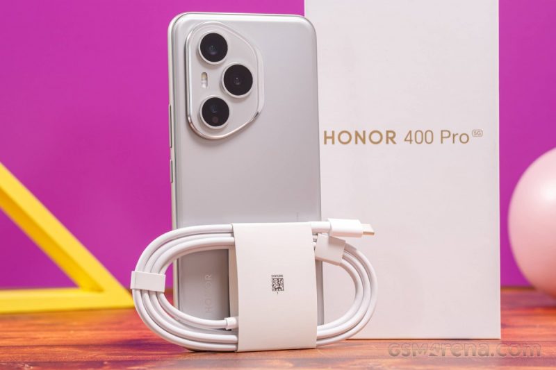 نمایشگر AMOLED گوشی آنر ۴۰۰ پرو