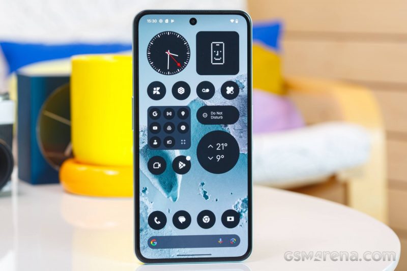 نمایشگر AMOLED گوشی ناتینگ CMF Phone 2 Pro