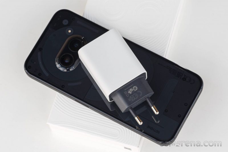 نمایشگر AMOLED گوشی ناتینگ Phone 2a