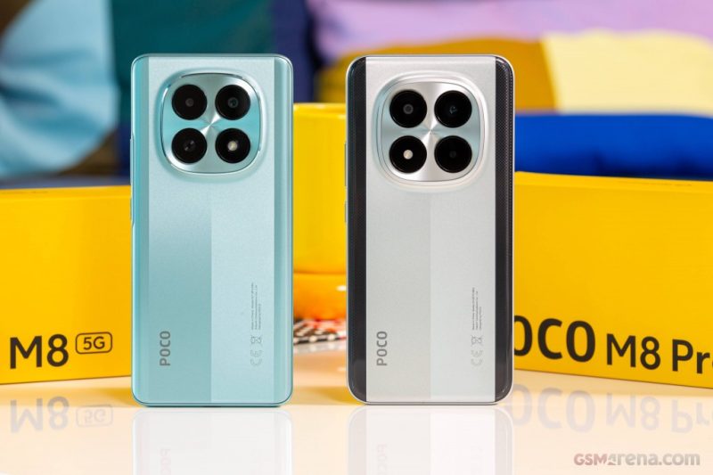 نمای کلی گوشی شیائومی Poco M8 Pro در محیط واقعی