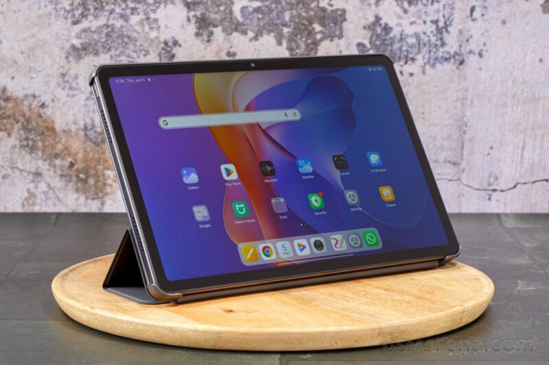 نمایشگر ۱۱ اینچ تبلت شیائومی Redmi Pad 2 روی کاور