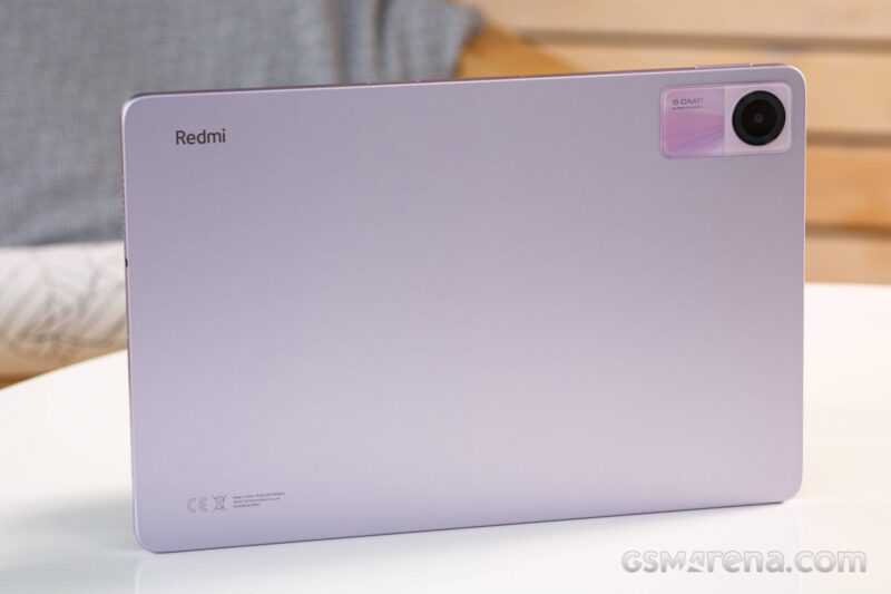 بدنهٔ آلومینیومی پشت تبلت شیائومی Redmi Pad SE